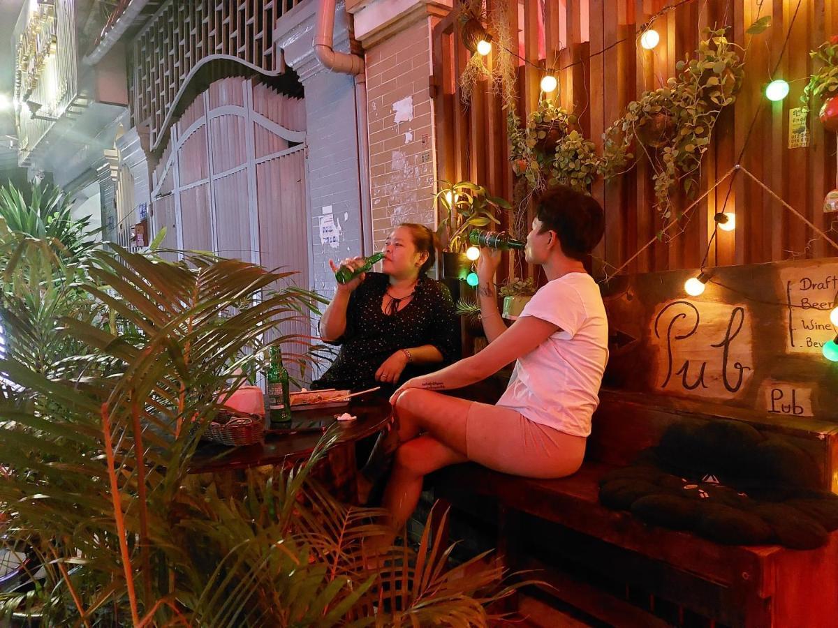 Peri Evi Hostel Phnom Penh Bassac Lane Eksteriør bilde